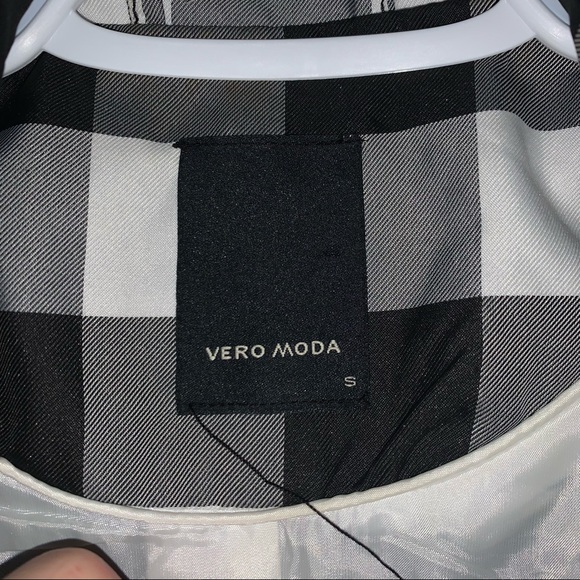Vero Moda Black&White checkered rain coat - Picture 3 of 3